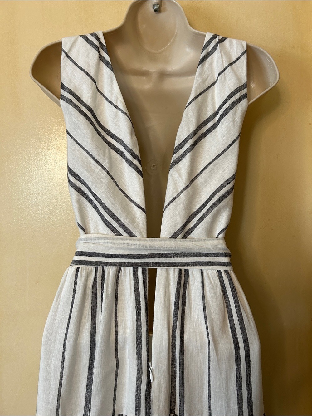 Dkny Sleeveless V-Neck Striped Maxi Dress in White and Black size 4 - Picture 12 of 14